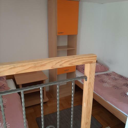 Hostal Guesthouse Maestral