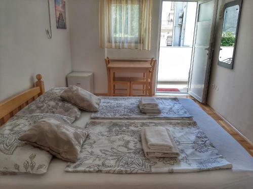 Hostal Guesthouse Maestral