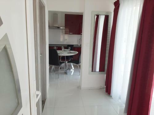 Hostal Guesthouse Maestral