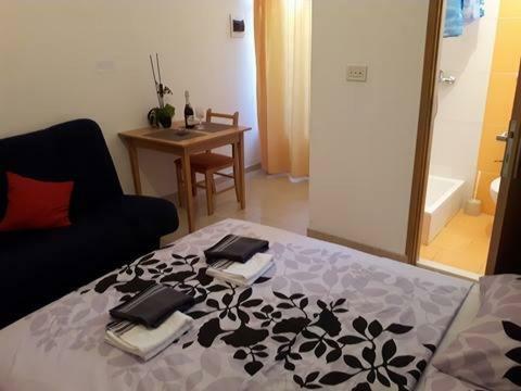 Hostal Guesthouse Maestral