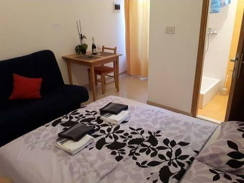 Hostal Guesthouse Maestral