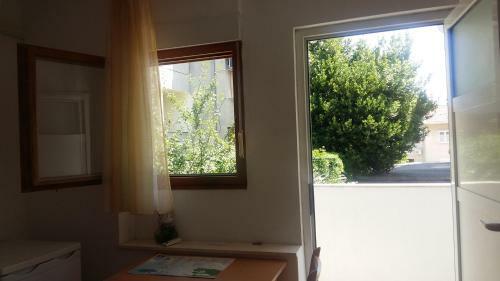 Hostal Guesthouse Maestral