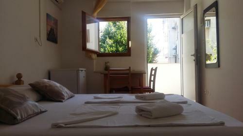 Hostal Guesthouse Maestral