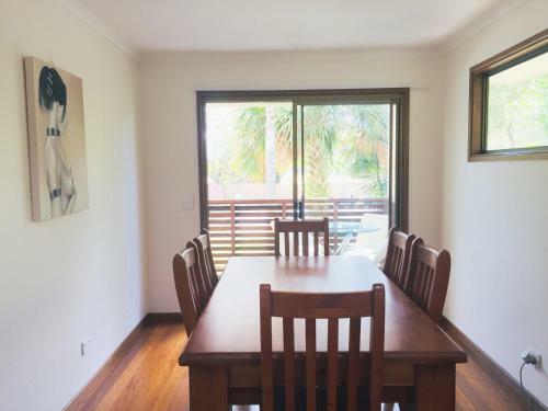 Lakeside Beach House - Hostie Properties