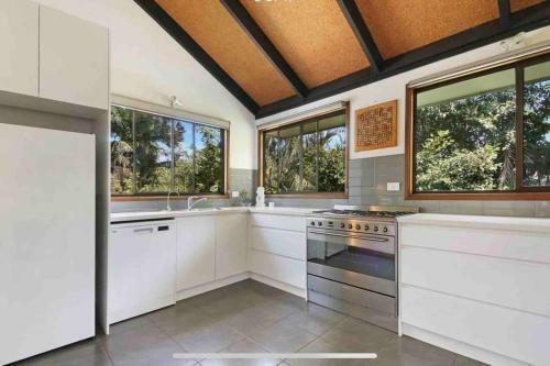 Lakeside Beach House - Hostie Properties
