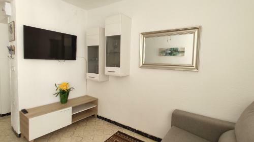 Sunny Apartment Near The Beach