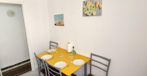 Sunny Apartment Near The Beach