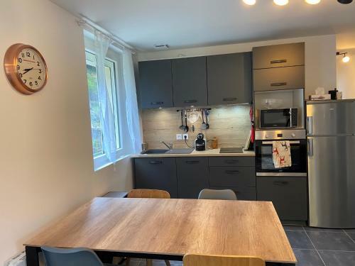 Apartamento L?�crin : Appartement Calme Et Confortable