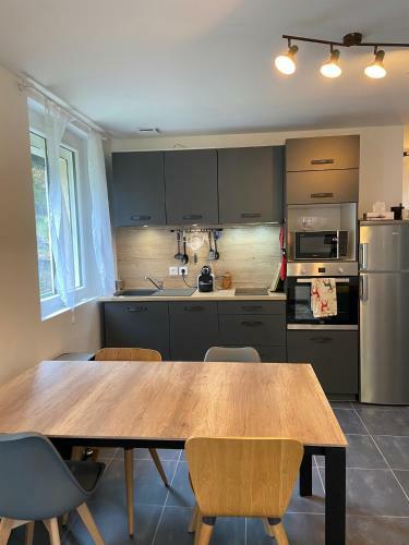 Apartamento L?�crin : Appartement Calme Et Confortable