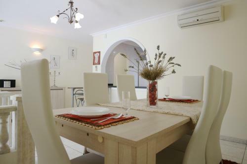 Sunny Villa Holiday Home