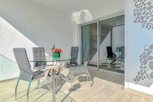 Ocean Garden Apartment With Seaview.