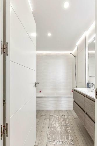 Ocean Garden Apartment With Seaview.