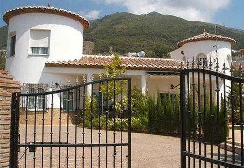 Villa Dos Torres Alcaucin