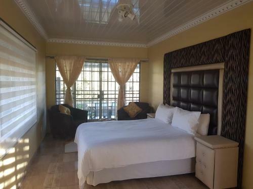 Hostal Sindicau Guest House
