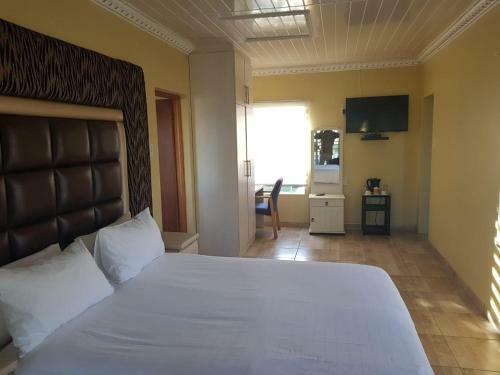 Hostal Sindicau Guest House