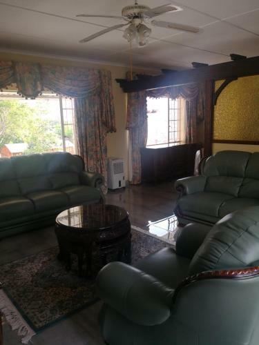 Hostal Sindicau Guest House