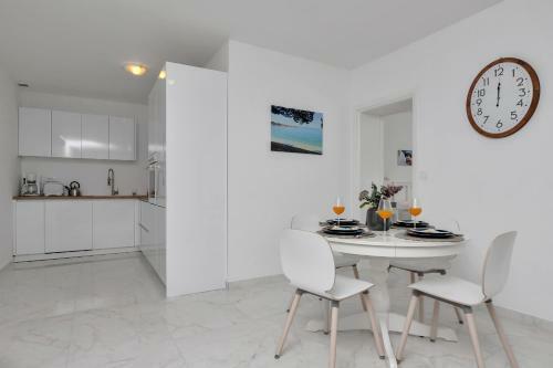 Apartment Lotte With Private Pool In The City Center!
