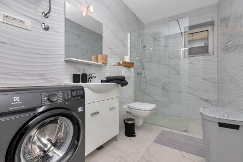 Apartment Lotte With Private Pool In The City Center!