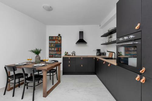 Apartment Lotte With Private Pool In The City Center!