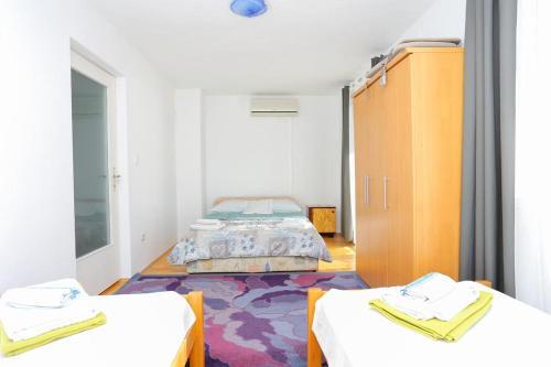 Apartments With A Parking Space Makarska - 18145