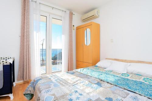 Apartments With A Parking Space Makarska - 18145