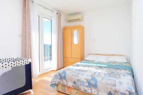 Apartments With A Parking Space Makarska - 18145
