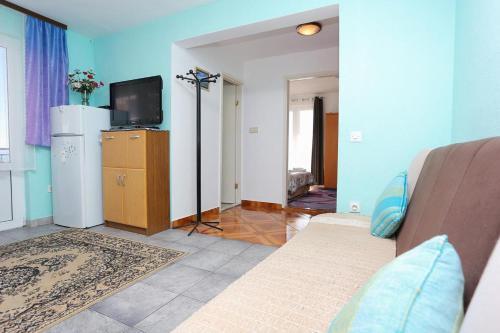 Apartments With A Parking Space Makarska - 18145