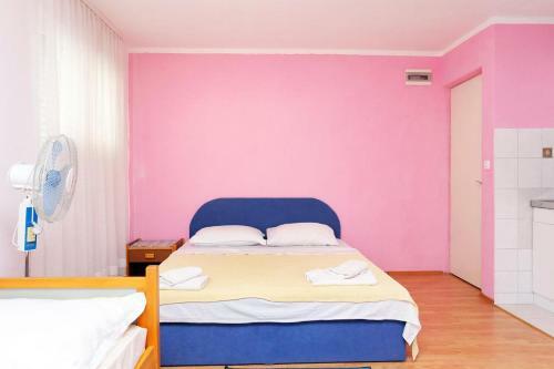Apartments With A Parking Space Makarska - 18145