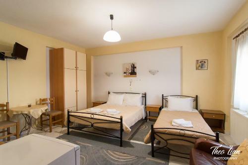 Hostal Orama Rooms