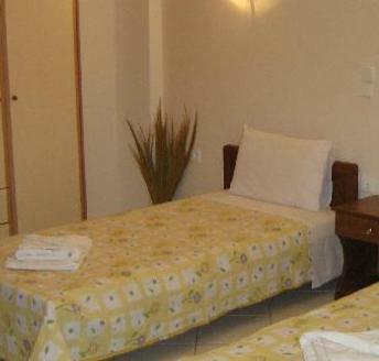 Hostal Orama Rooms