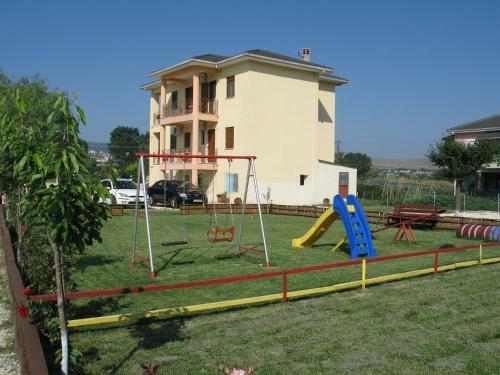 Hostal Orama Rooms