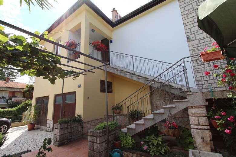 Apartments Godena