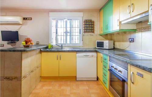 Nice Apartment In Abanilla With 2 Bedrooms