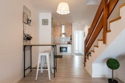 Ideal Getaway 2br Chalet - Private Terrace