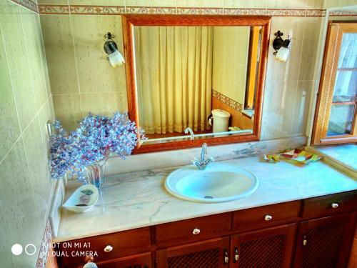 Casa Amplia Con Jard�n Y Aparcamiento G-100147