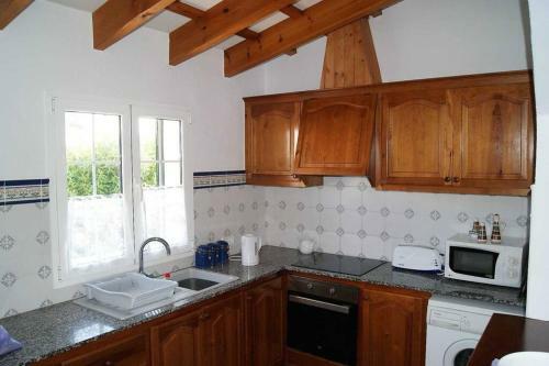 Villa With Private Pool, Spacious Garden & Bbq