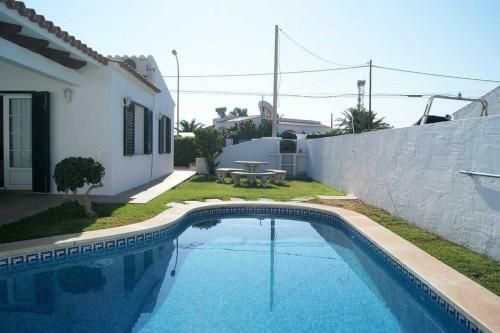 Villa With Private Pool, Spacious Garden & Bbq