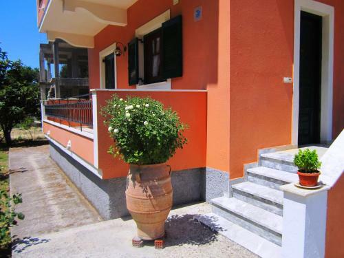 Varvara Studios & Apartments II