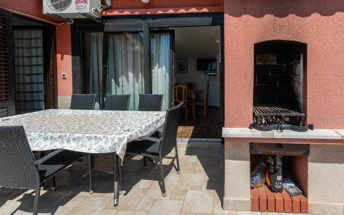 Apartamentos House Mitic
