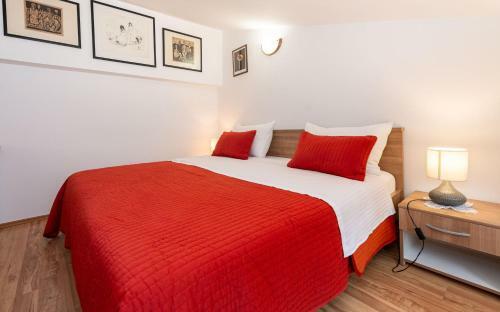 Apartamentos House Mitic
