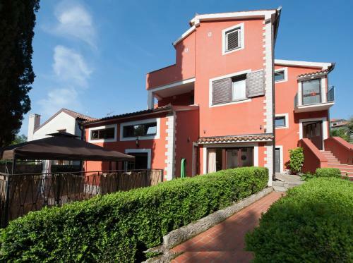 Apartamentos House Mitic