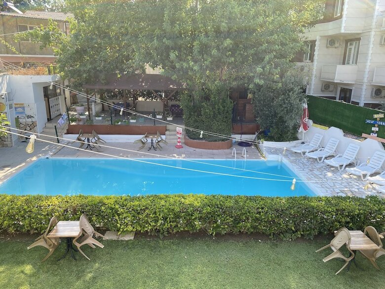 Hostal Sunrise Aya Hotel