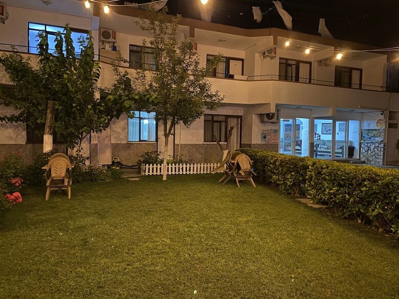 Hostal Sunrise Aya Hotel