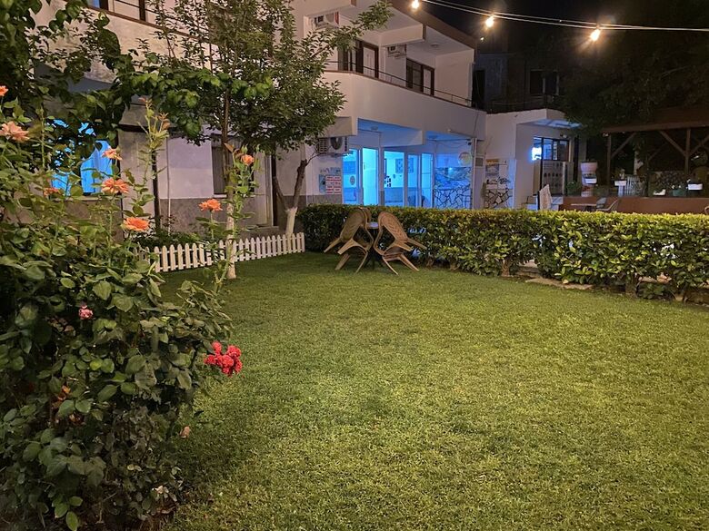 Hostal Sunrise Aya Hotel
