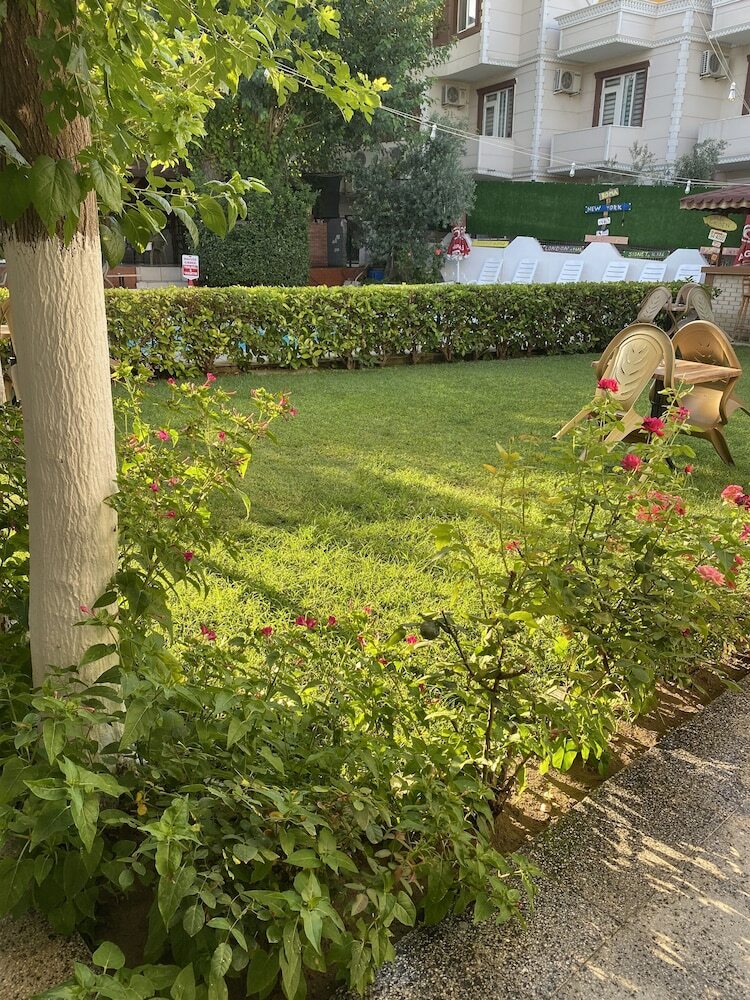 Hostal Sunrise Aya Hotel