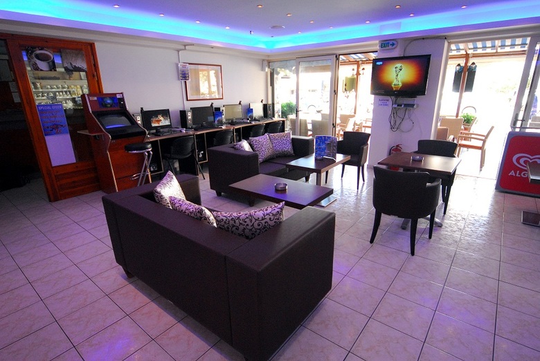 Aparthotel Acropolis Apartments
