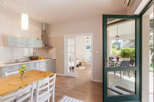 Apartments Meri Makarska