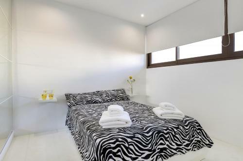 Beachfront Apartment In Alcudia Beach Cb 3