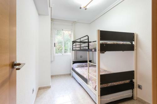 Spacious Beachside Apartment With Beautiful Sea Views