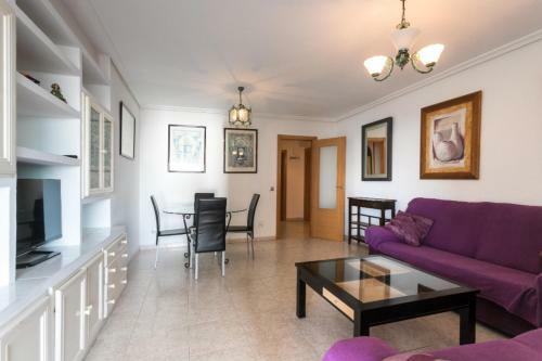Spacious Beachside Apartment With Beautiful Sea Views